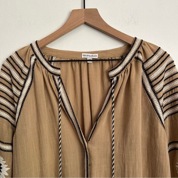 Violet & Grace Embroidered Button Up Top Tan Size M - Picture 2 of 9